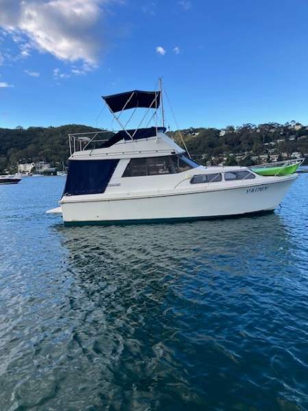 CruiseCraft Executive 800 Flybridge Cruiser
