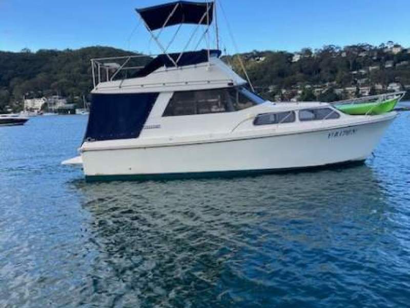 CruiseCraft Executive 800 Flybridge Cruiser