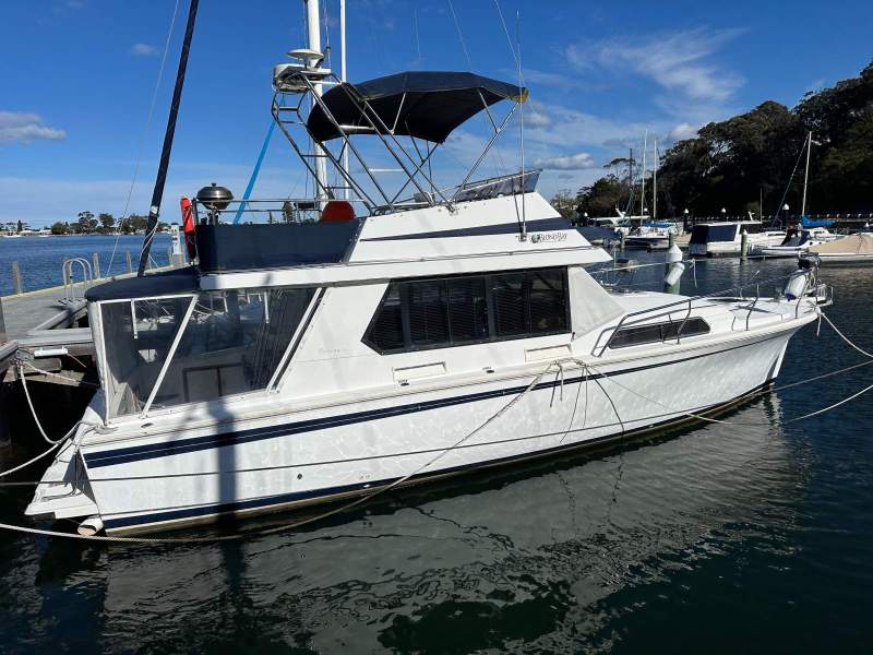Fairway 36 Flybridge Cruiser