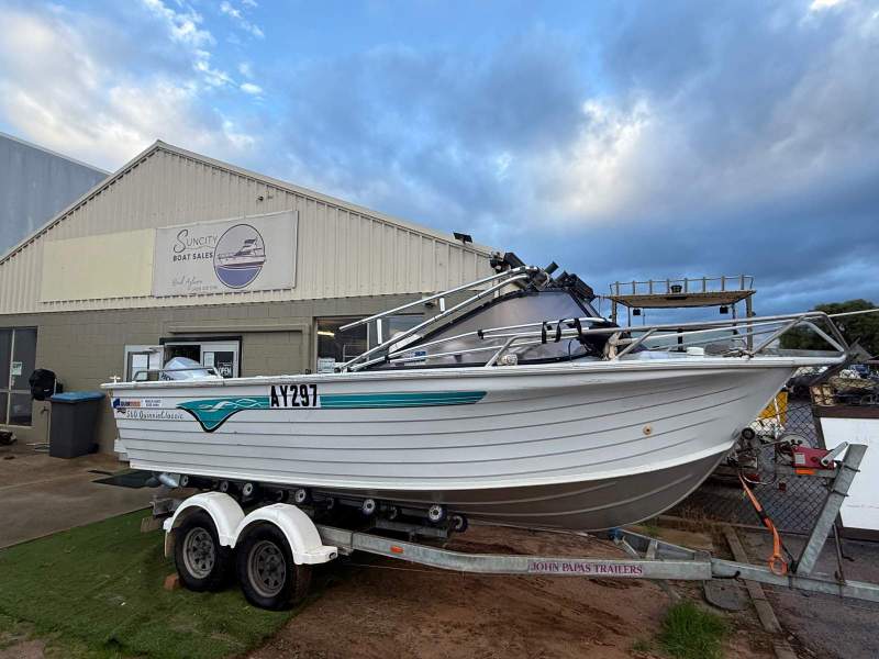 Quintrex 560 Quinnie Classic Awesome fishing platform