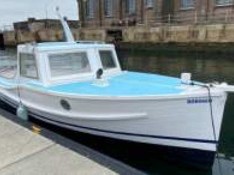 Custom Carvel Cabin Launch
