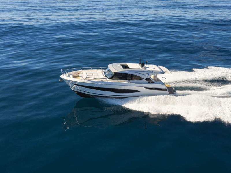 Riviera 4300 Sports Express