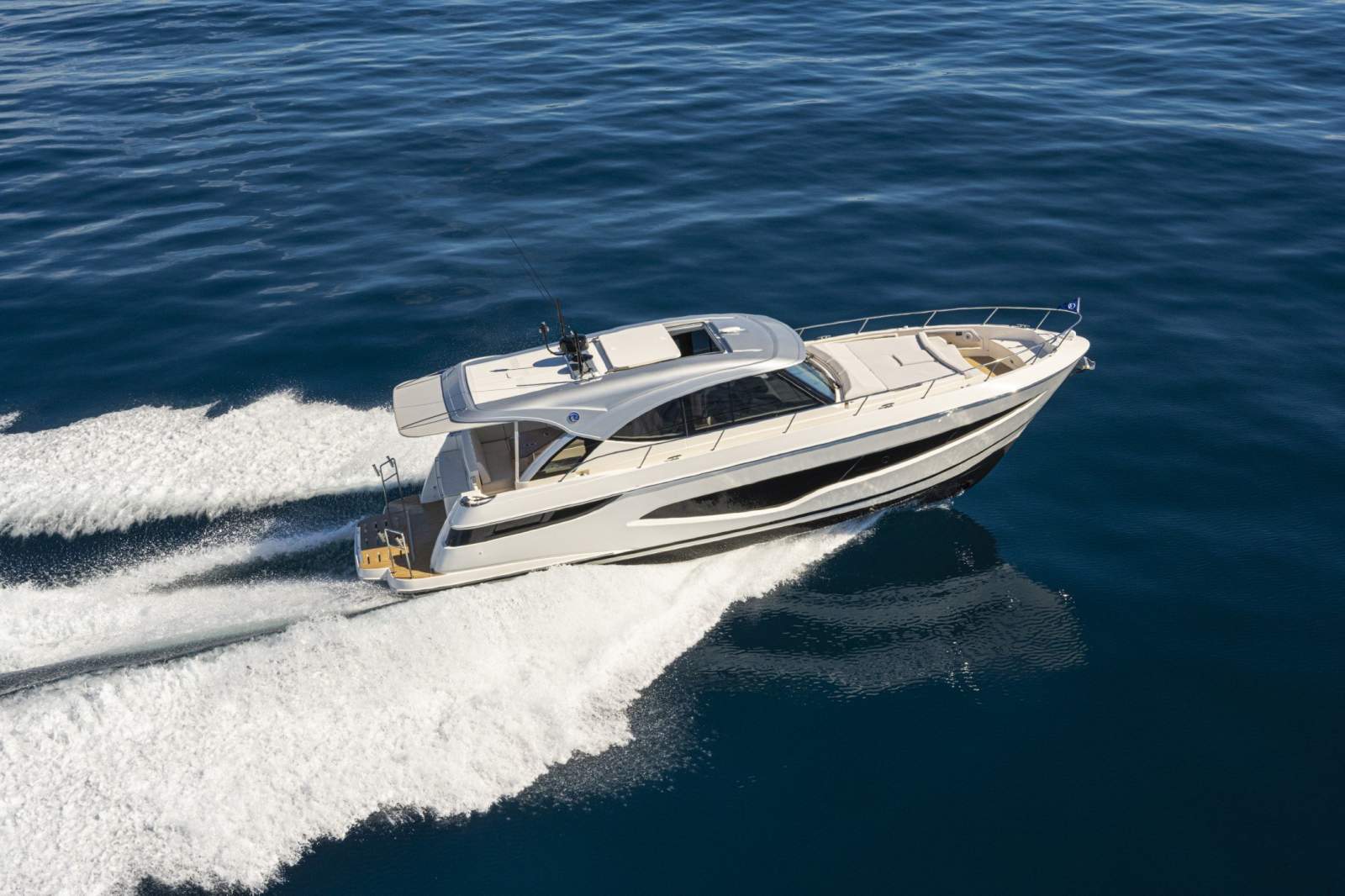 Riviera 4300 Sports Express