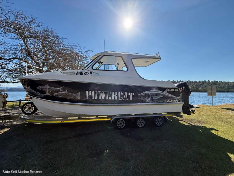 Powercat 288 Hardtop 2016 and this is a weapon!