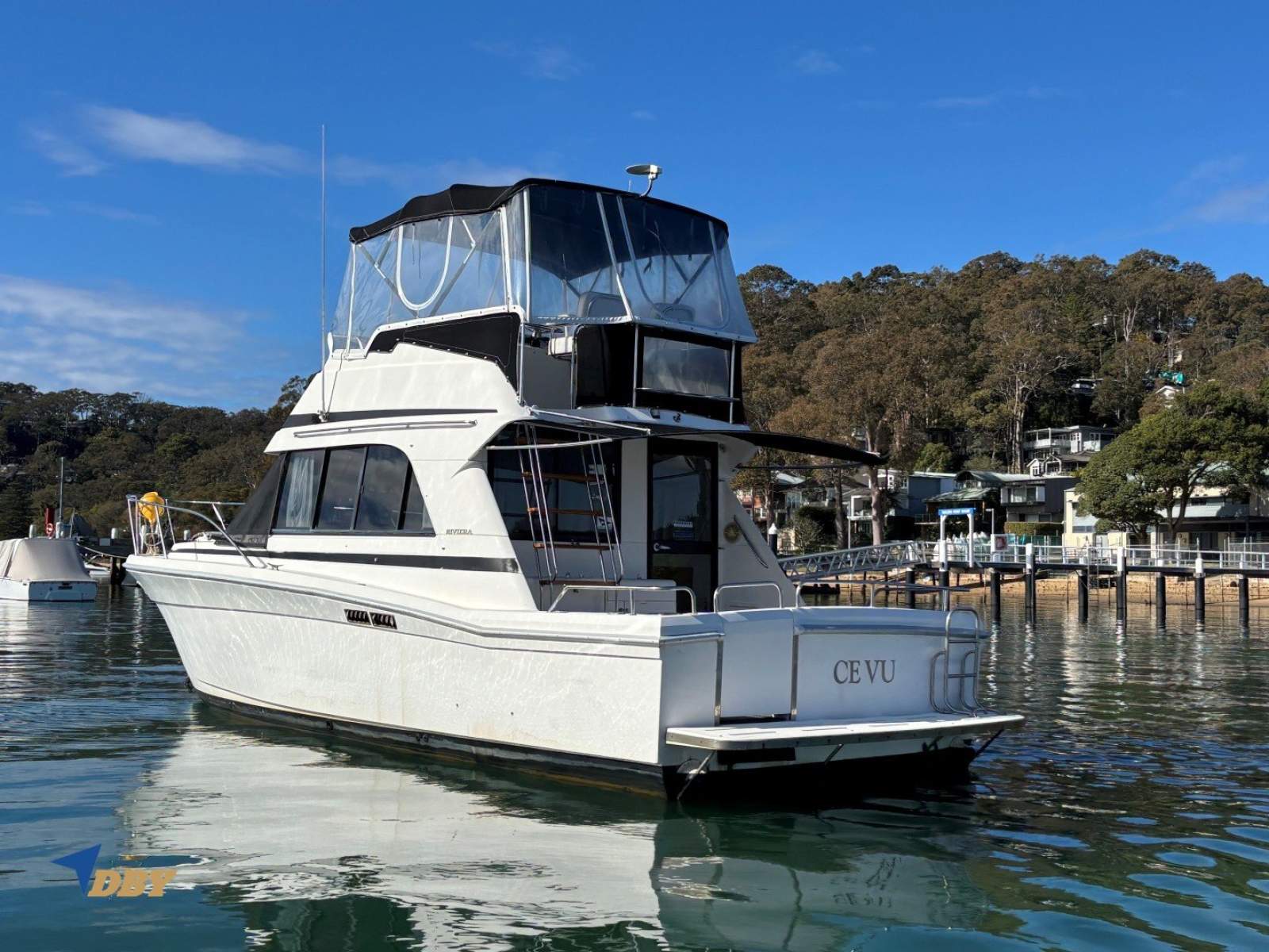 Riviera 3300 Flybridge