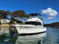 Riviera 3300 Flybridge
