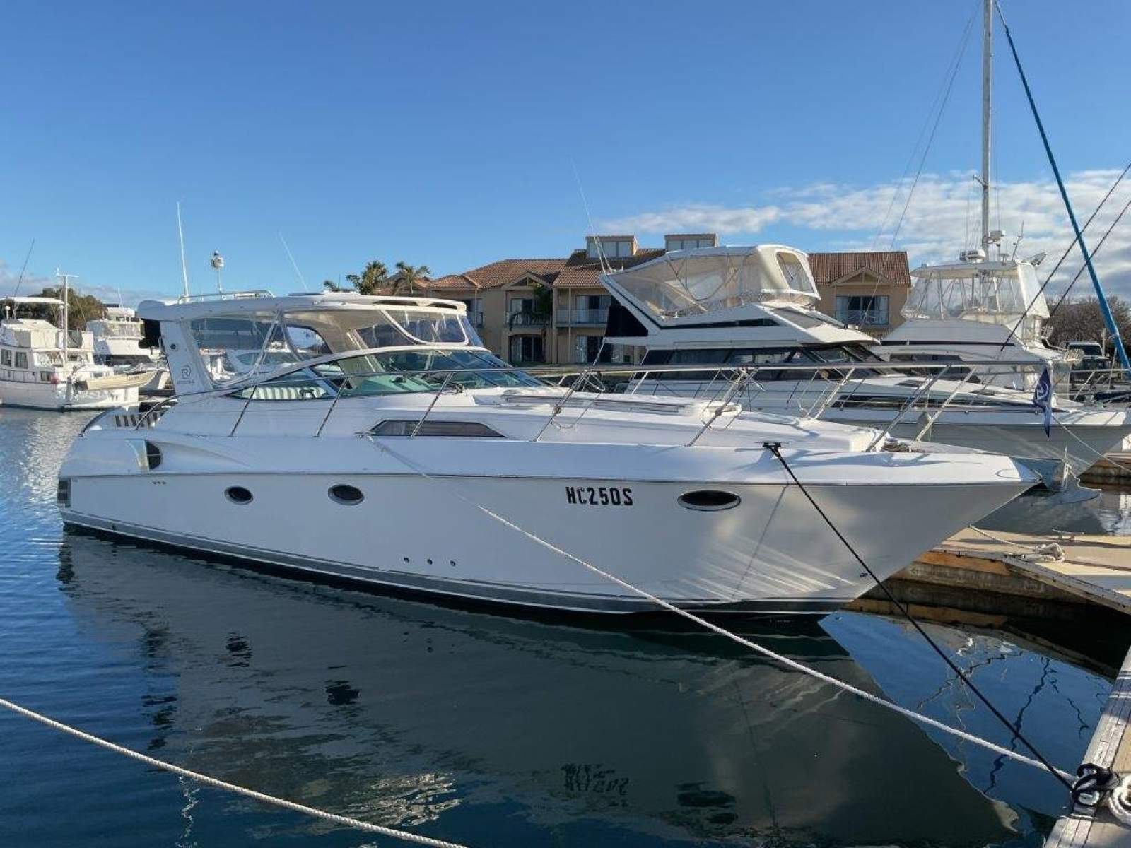 Riviera M360 Sportscruiser Hard-top