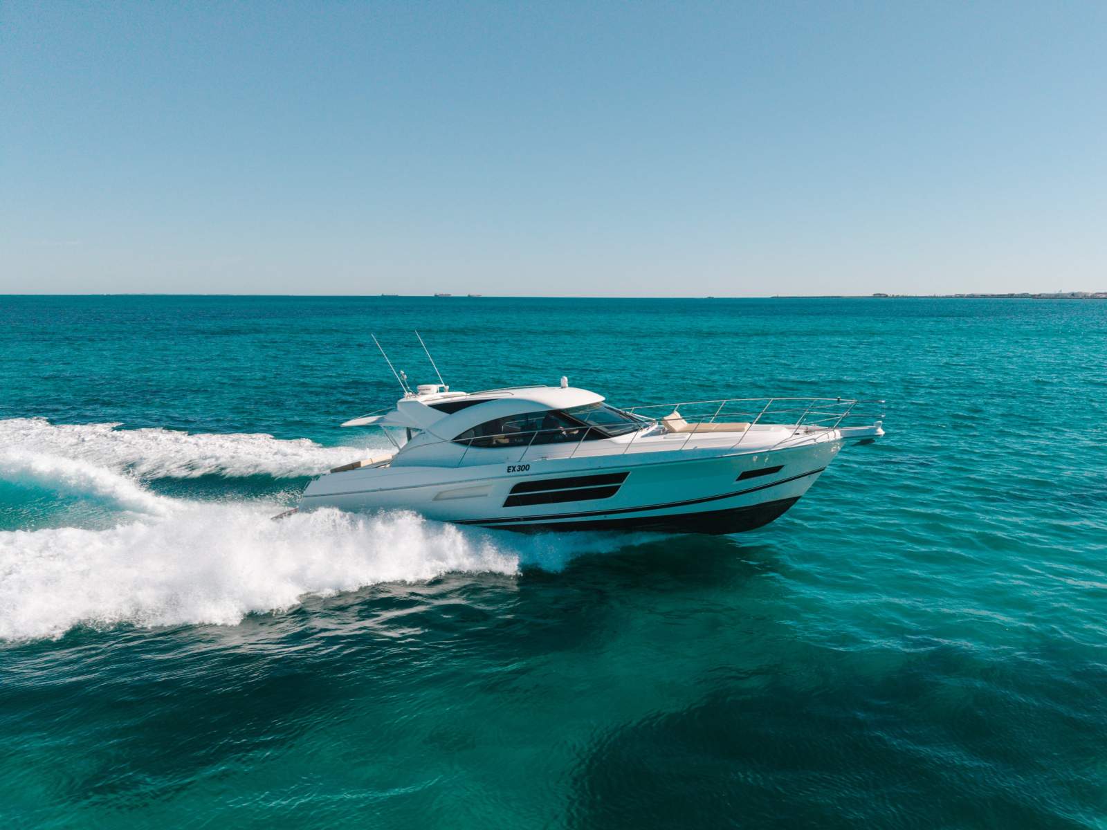Riviera 5000 Sport Yacht