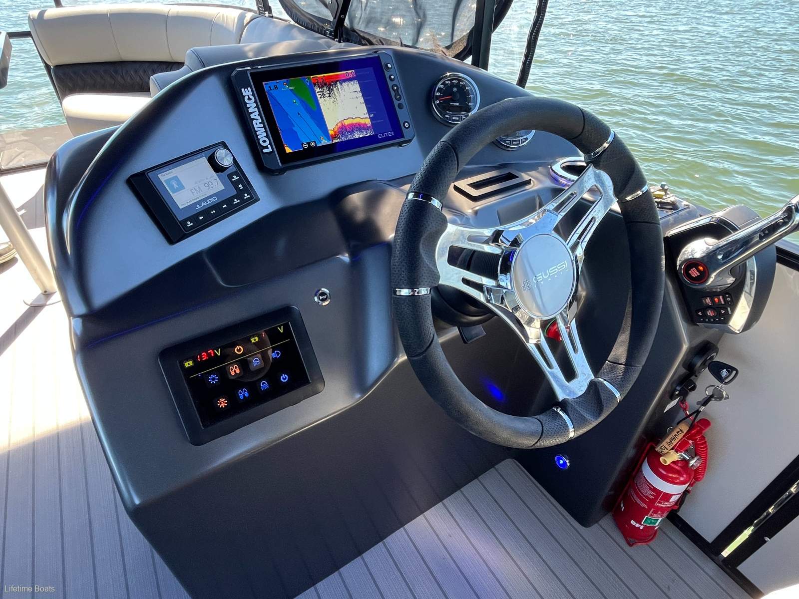 Runaway Bay Pontoon Boats 24ft Tri-hull with 26" outer tubes and 28" centre - Tri Hull with Lifting Strakes