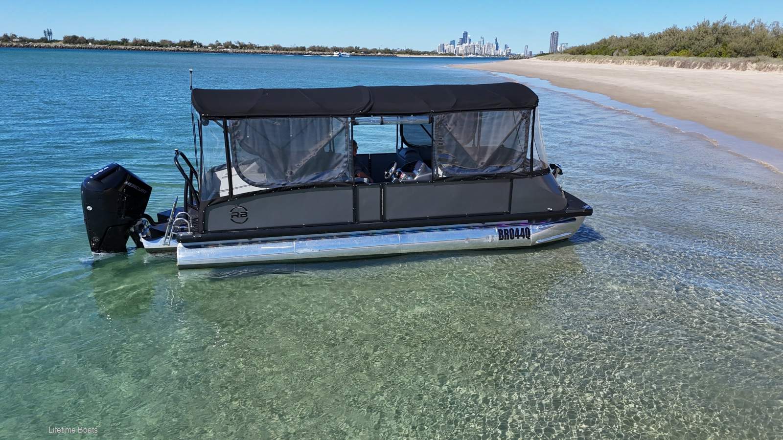Runaway Bay Pontoon Boats 24ft Tri-hull with 26" outer tubes and 28" centre - Tri Hull with Lifting Strakes