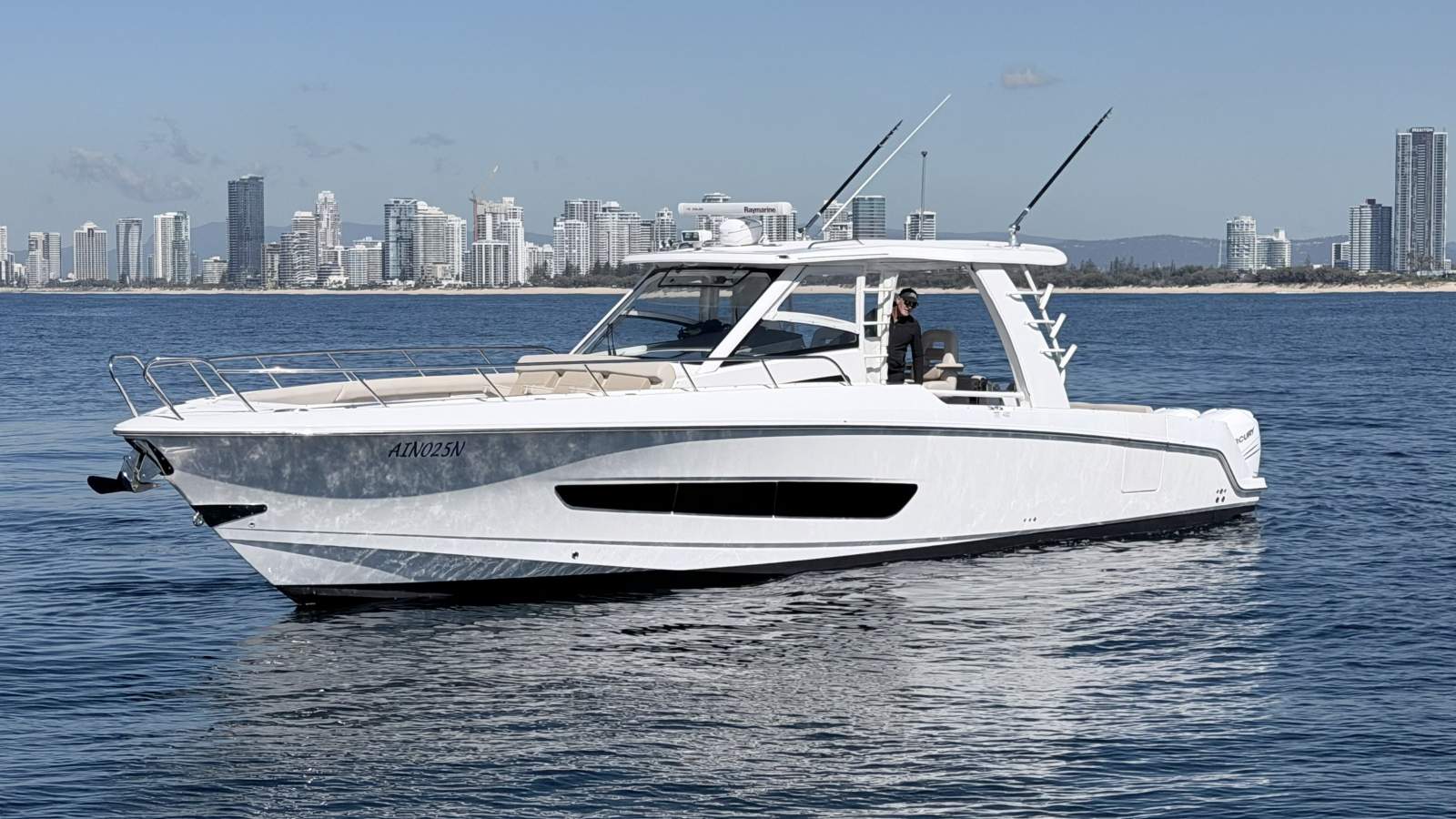 Boston Whaler 420 Outrage Centre Console