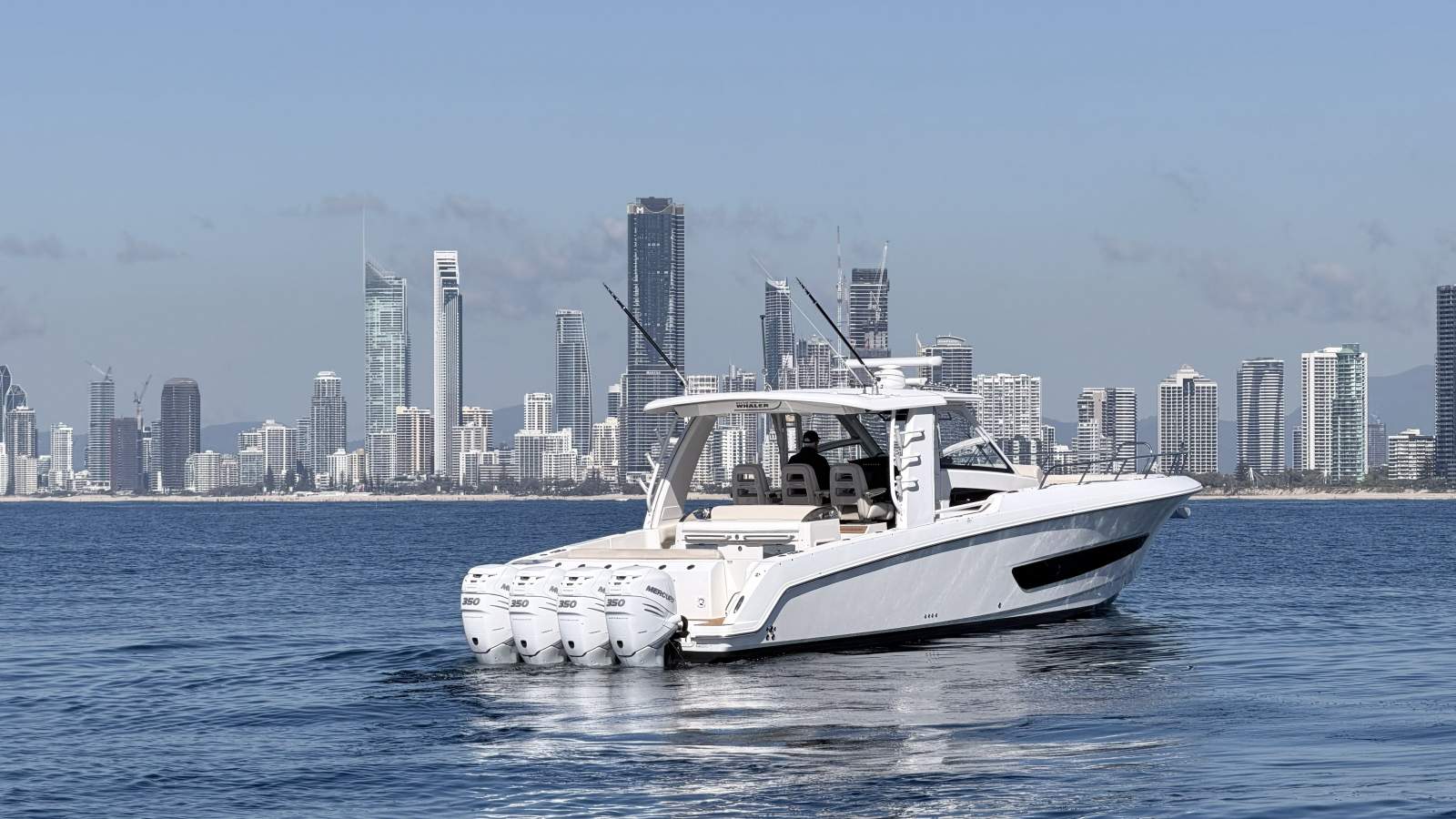 Boston Whaler 420 Outrage Centre Console