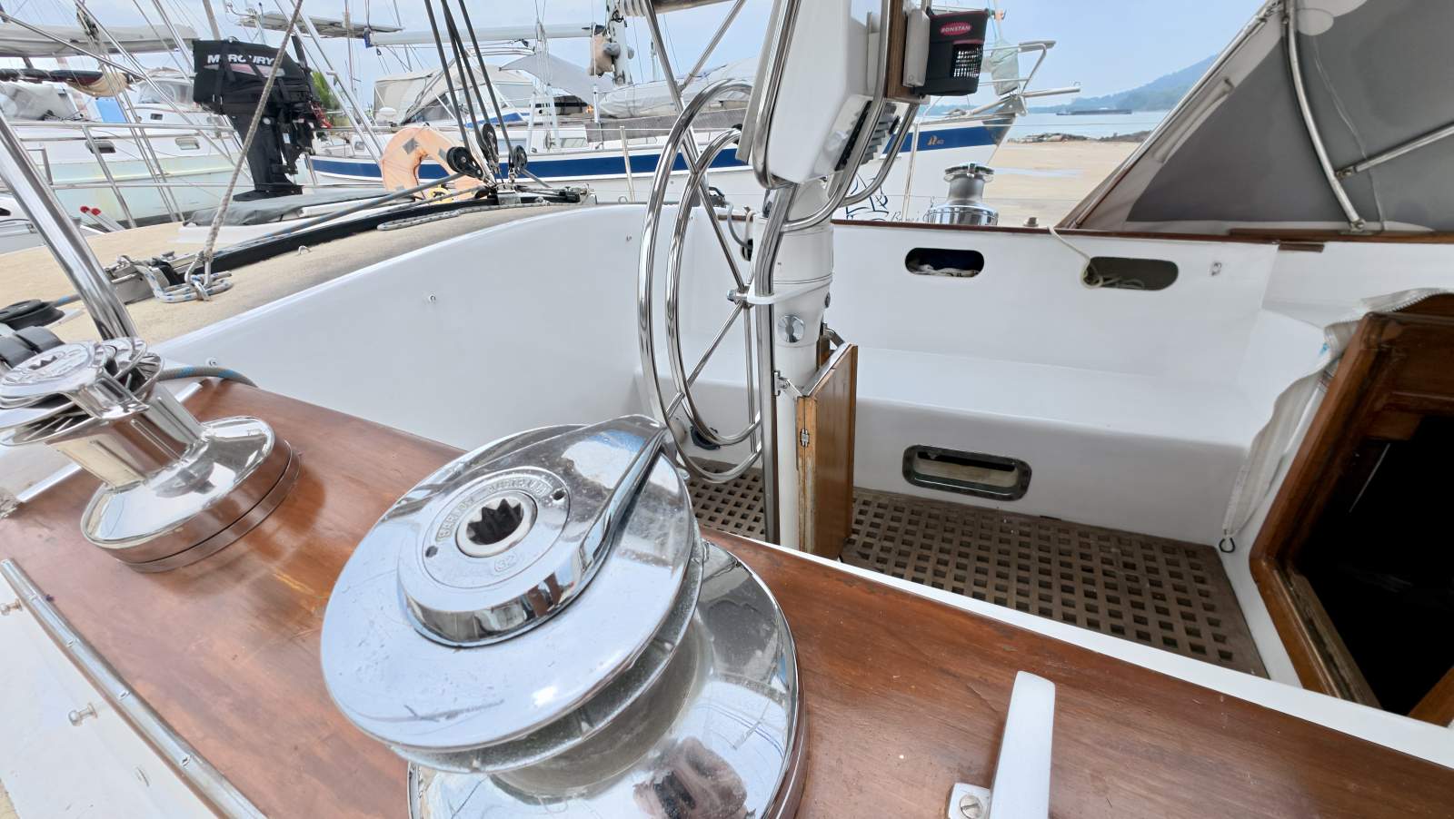 Bruce Roberts 47 Center Cockpit