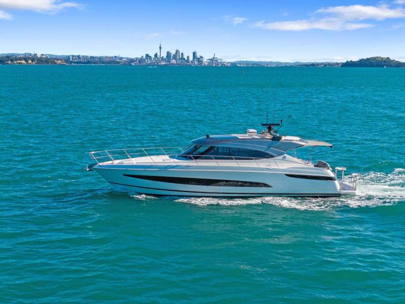 Riviera 5400 Sport Yacht Platinum Edition