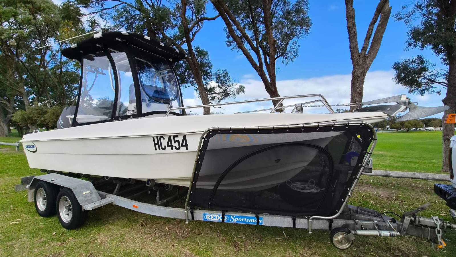 Hooker 6.0 Pro Fisherman Centre Console