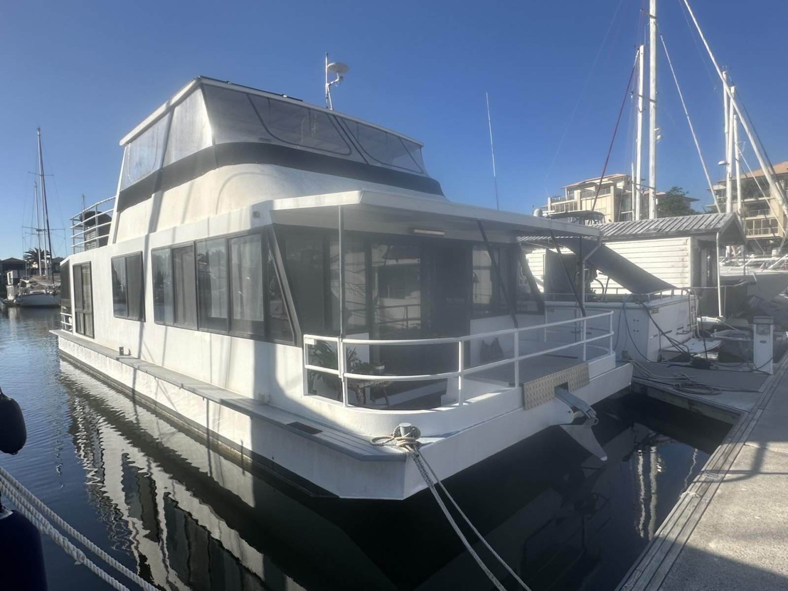 Homecruiser Houseboat 50 Custom
