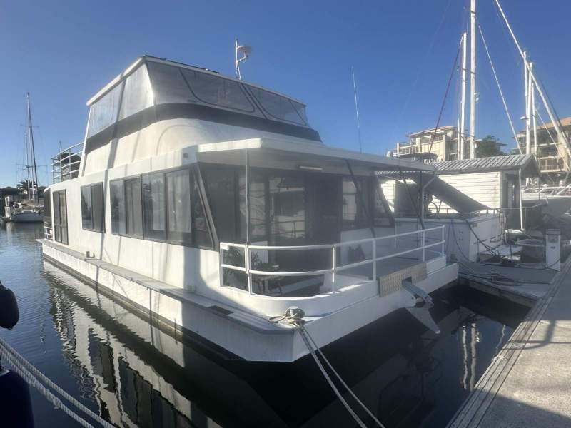 Homecruiser Houseboat 50 Custom