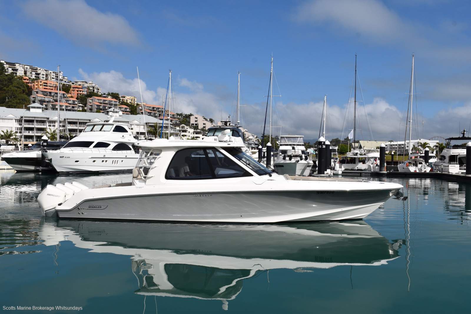 Boston Whaler 380 Realm