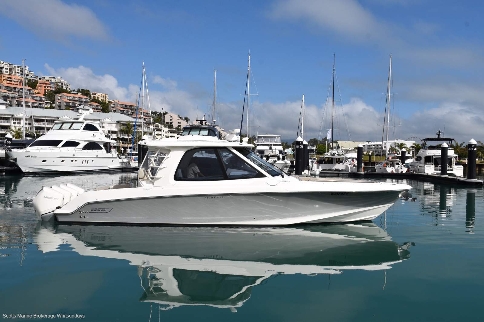 Boston Whaler 380 Realm