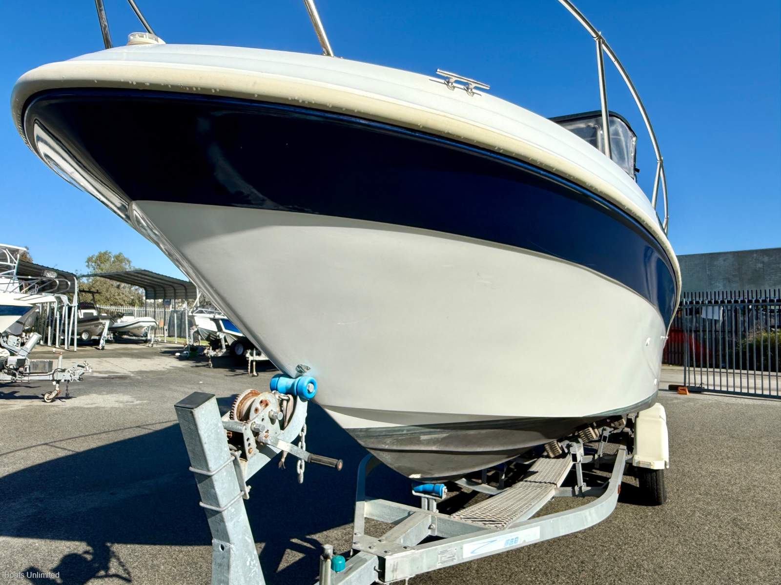 Sea Ray 240 Sundancer NO MONEY TO SPEND, NEW 350 MAG MPI MOTOR ONLY 7 HR