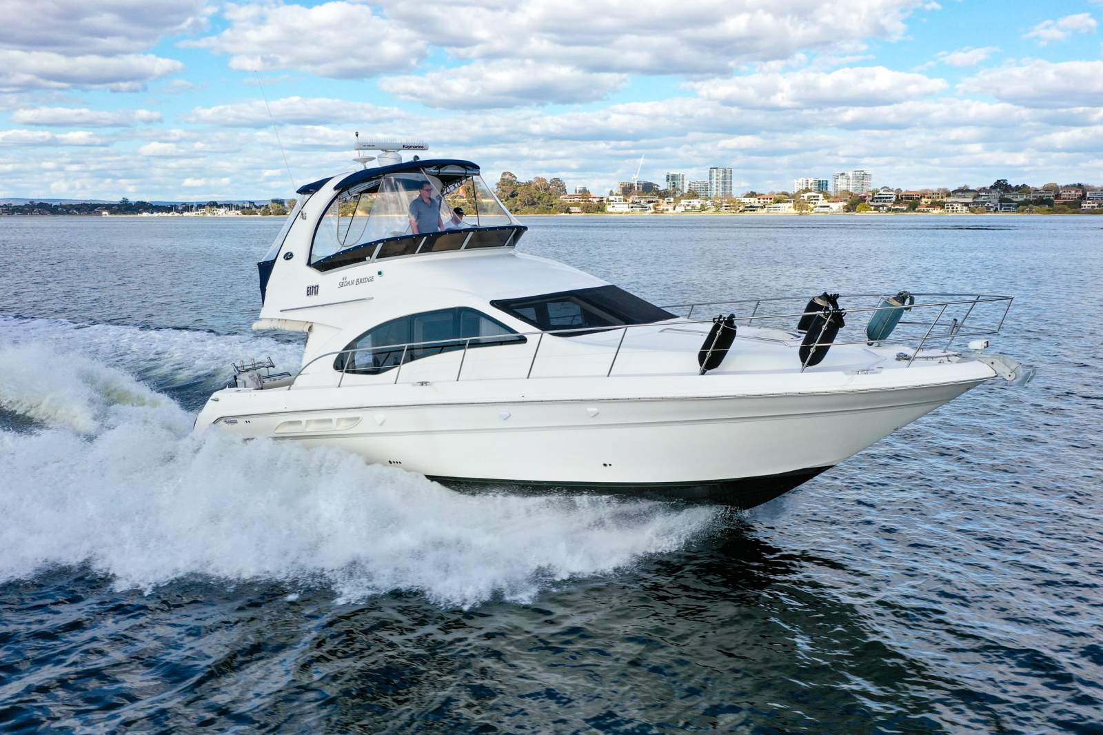 Sea Ray 44 Sedan Bridge