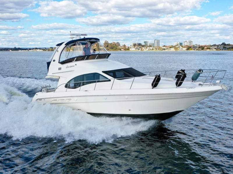 Sea Ray 44 Sedan Bridge