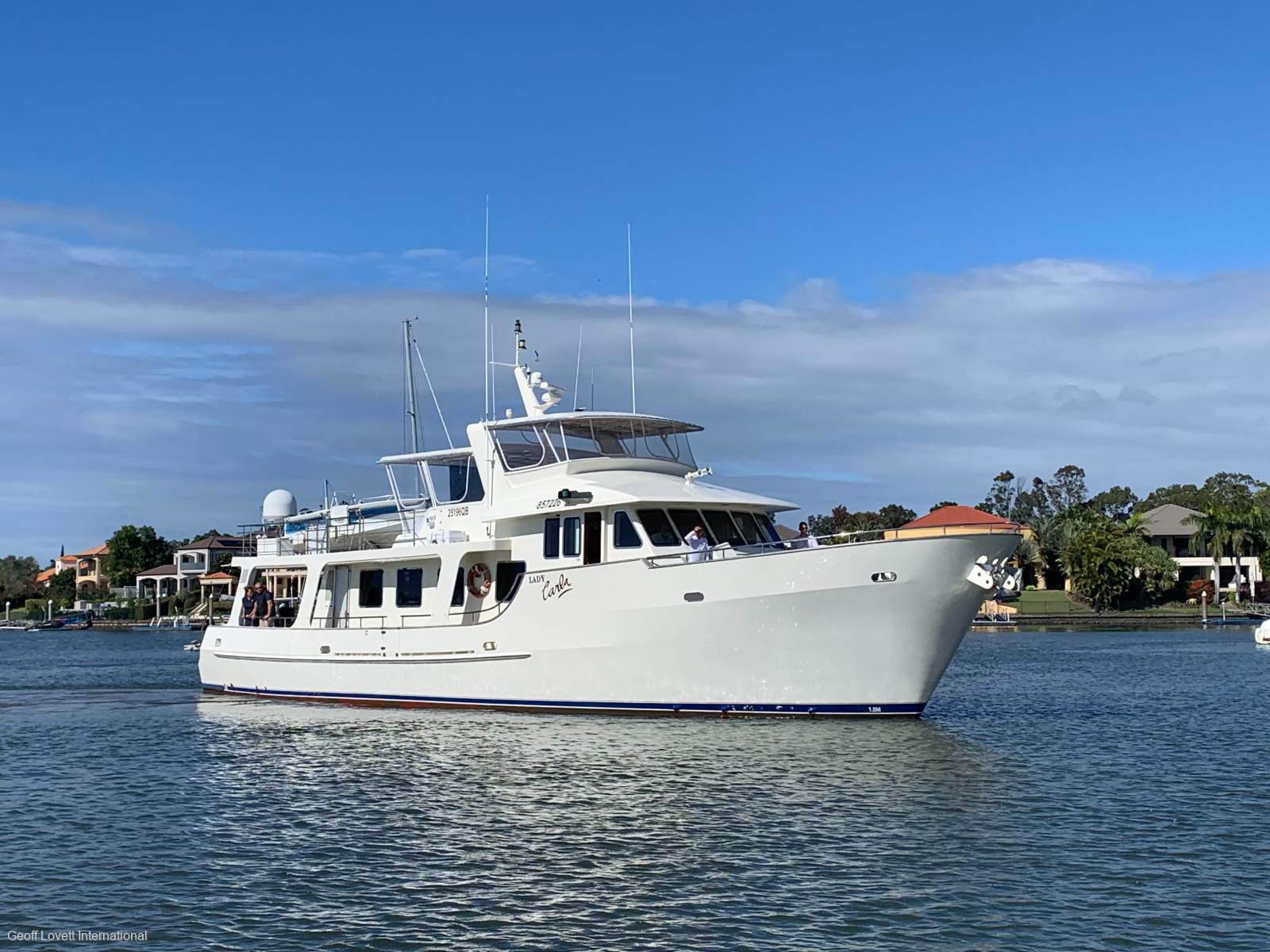80' RAISED PILOTHOUSE LONG RANGE CRUISER