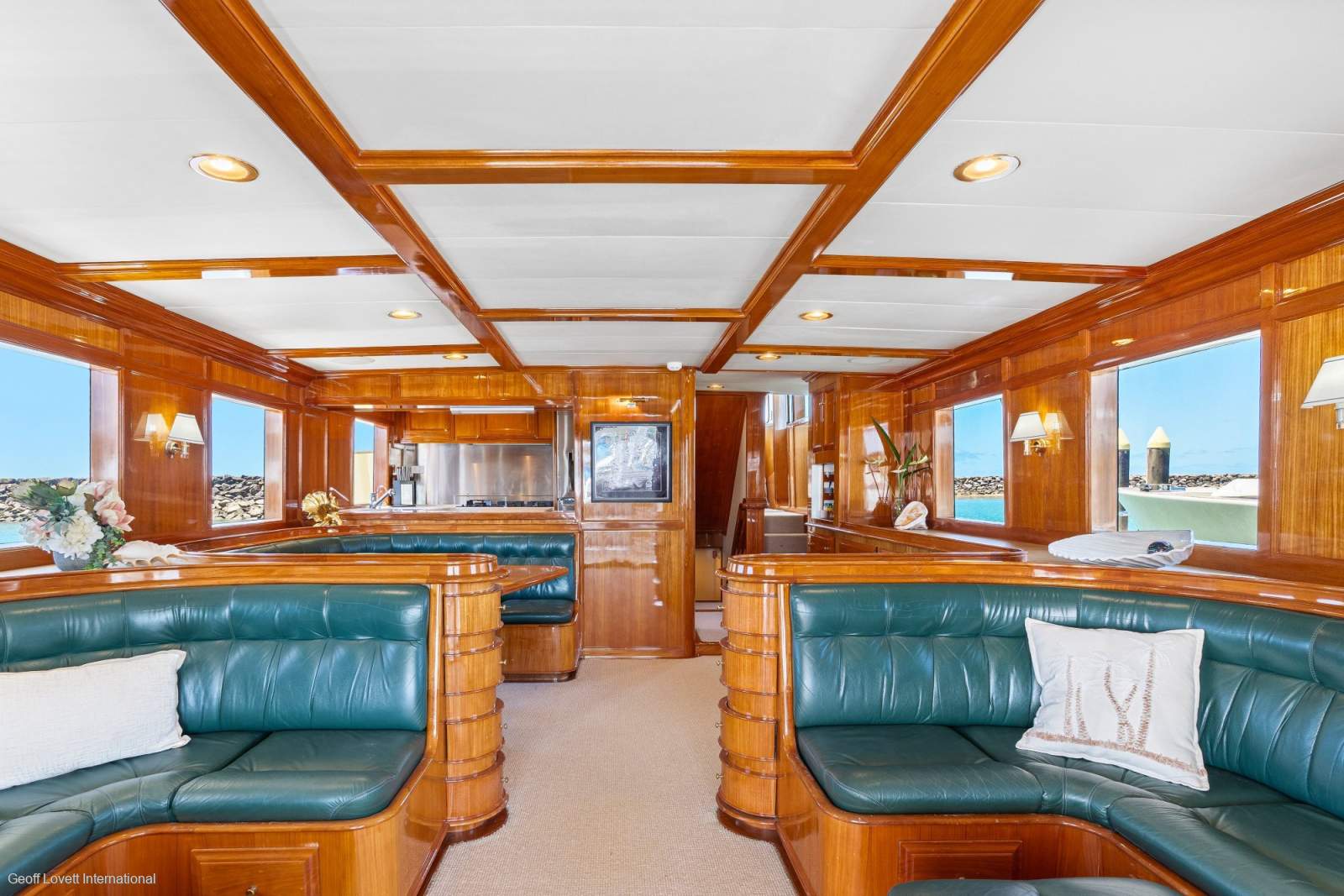 80' RAISED PILOTHOUSE LONG RANGE CRUISER