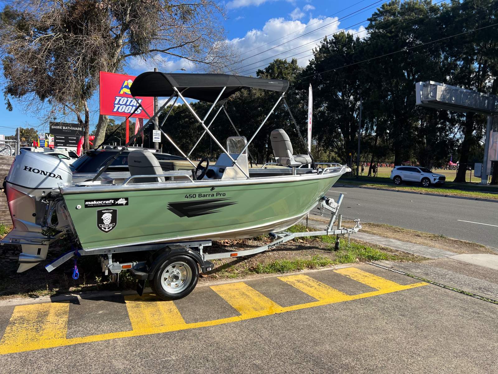 New Makocraft 450 Fisherman Runabout