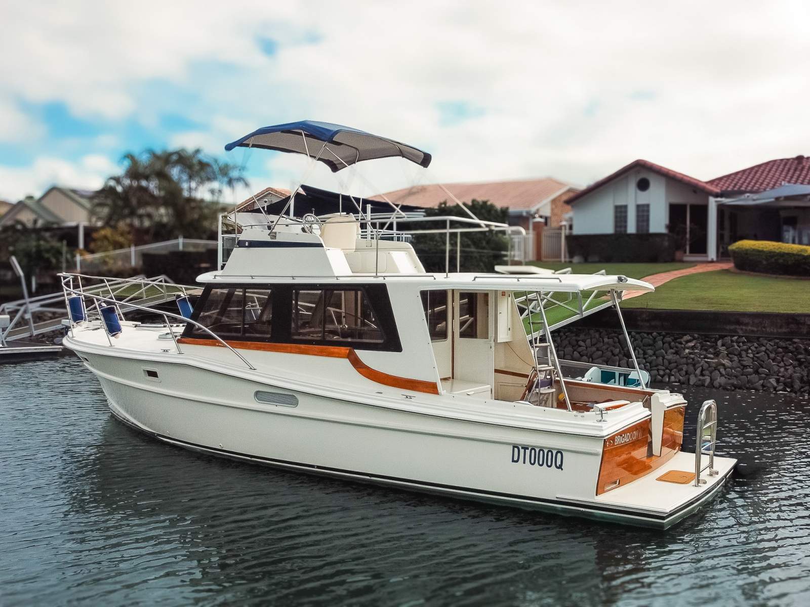 Aquarius 35 Flybridge Brigadoon IV