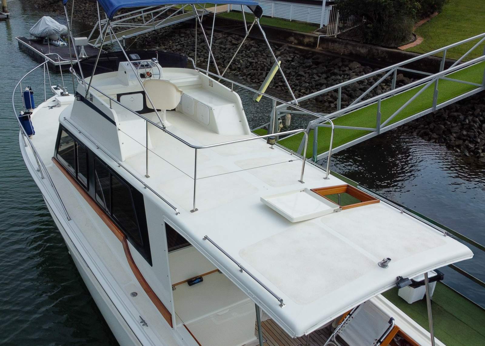 Aquarius 35 Flybridge Brigadoon IV
