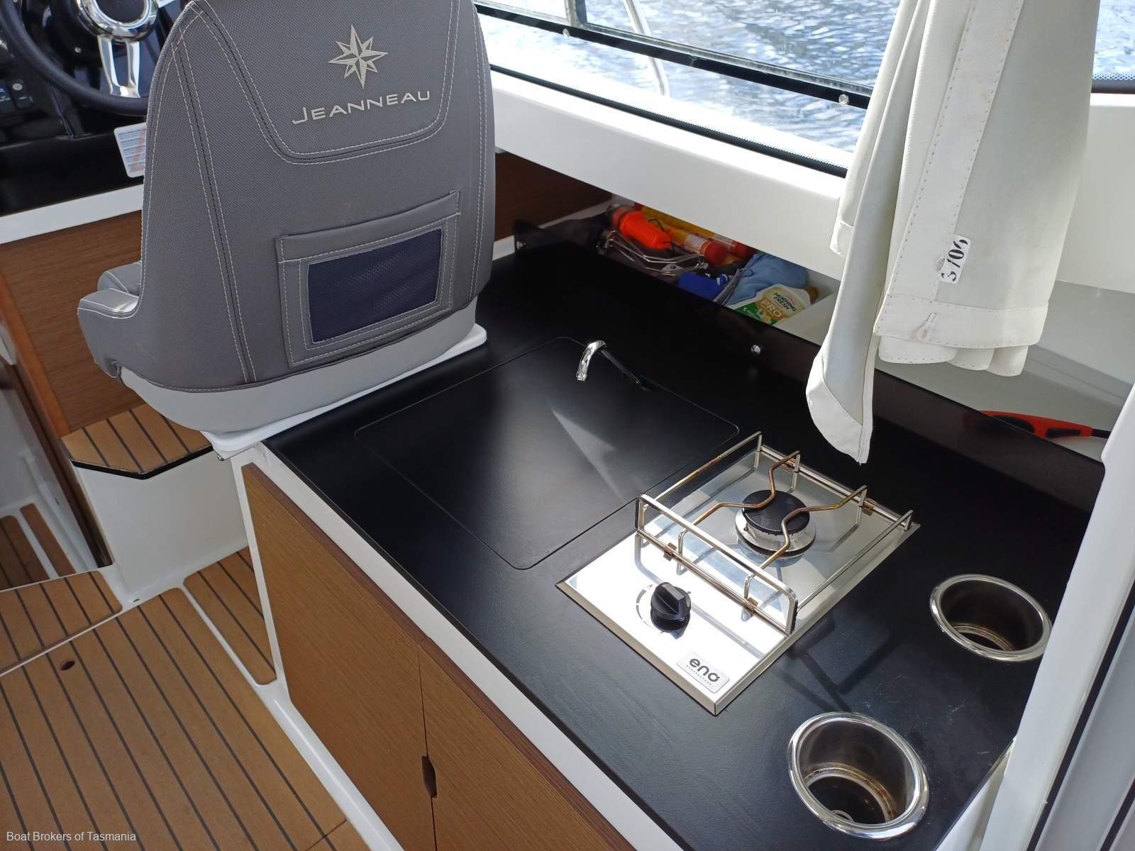 Vin et Fromage Jeanneau Merry Fisher 795 Series 2 Low hours, slipped, antifouled, serviced. Boat Brokers of Tasmania