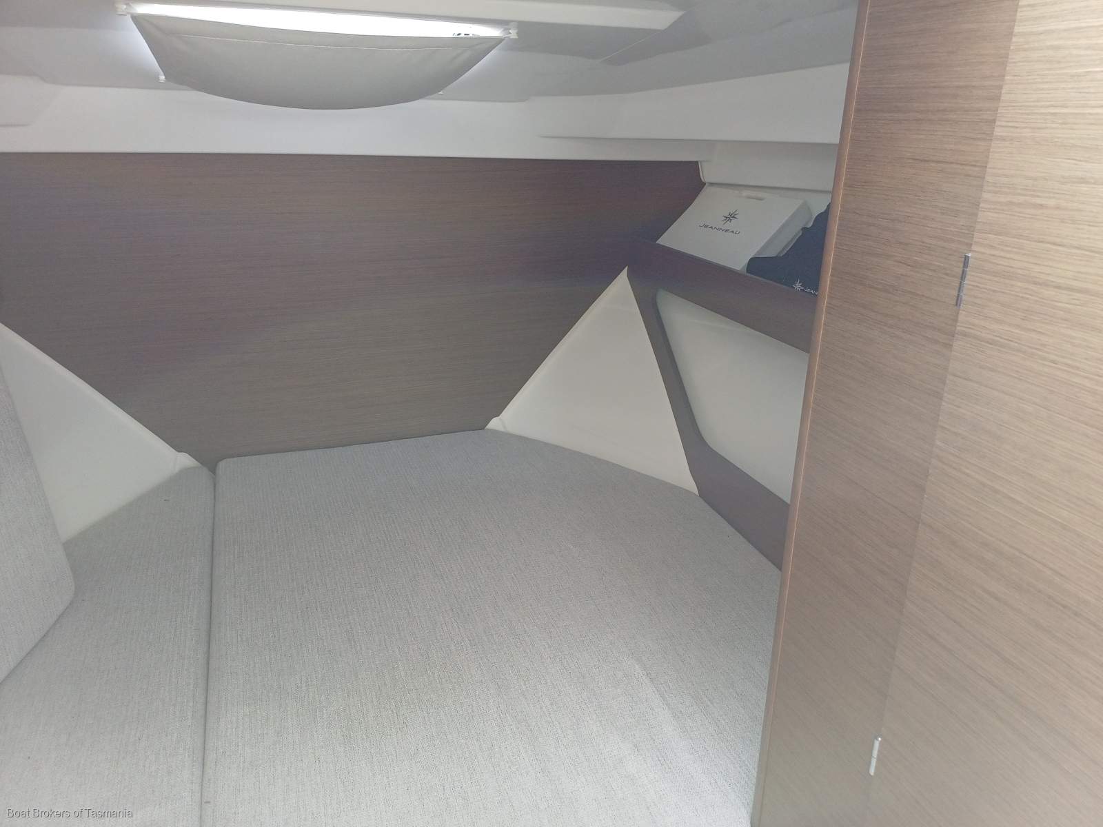 Vin et Fromage Jeanneau Merry Fisher 795 Series 2 Low hours, slipped, antifouled, serviced. Boat Brokers of Tasmania