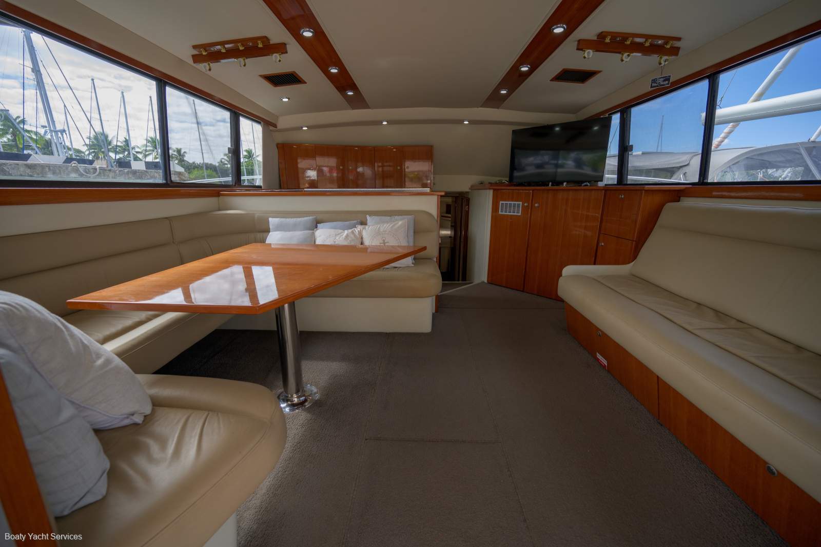 Caribbean 49 Flybridge Cruiser