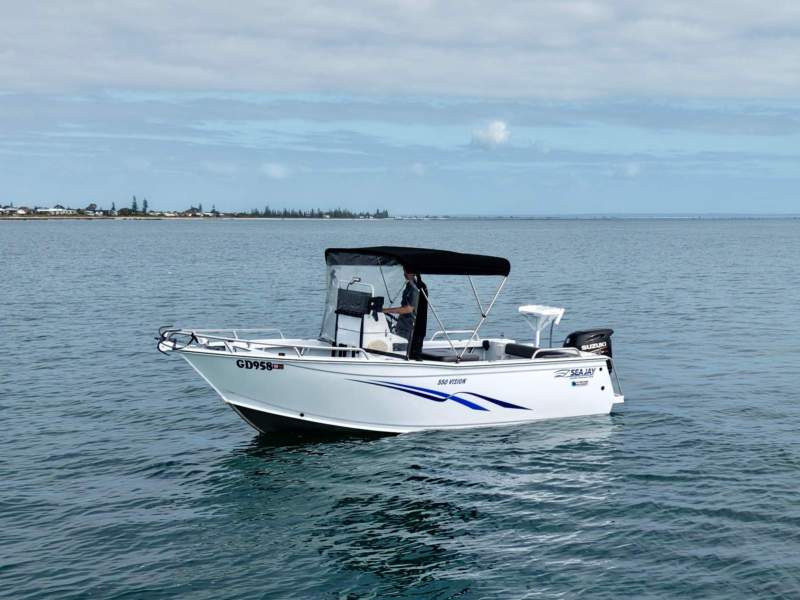 Sea Jay 5.50 Vision Centre Console Low Hours Mint Condition