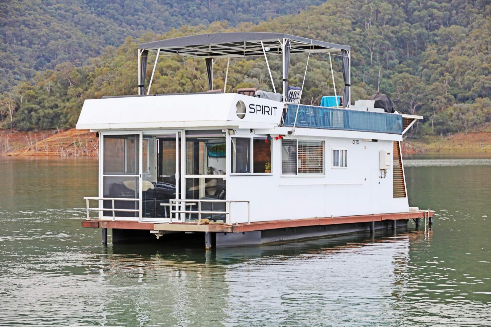 Spirit Houseboat Holiday Home on Lake Eildon:Spirit @ Lake Eildon