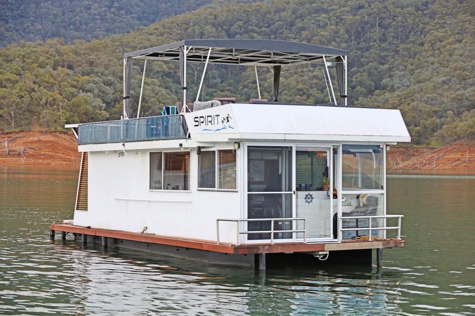 Spirit Houseboat Holiday Home on Lake Eildon:Spirit @ Lake Eildon