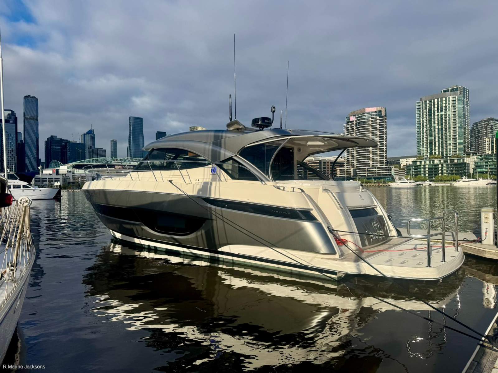 Riviera 4600 Sport Yacht Platinum Edition