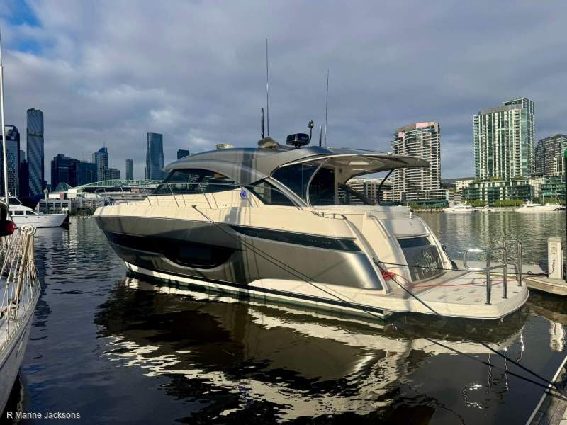 Riviera 4600 Sport Yacht Platinum Edition