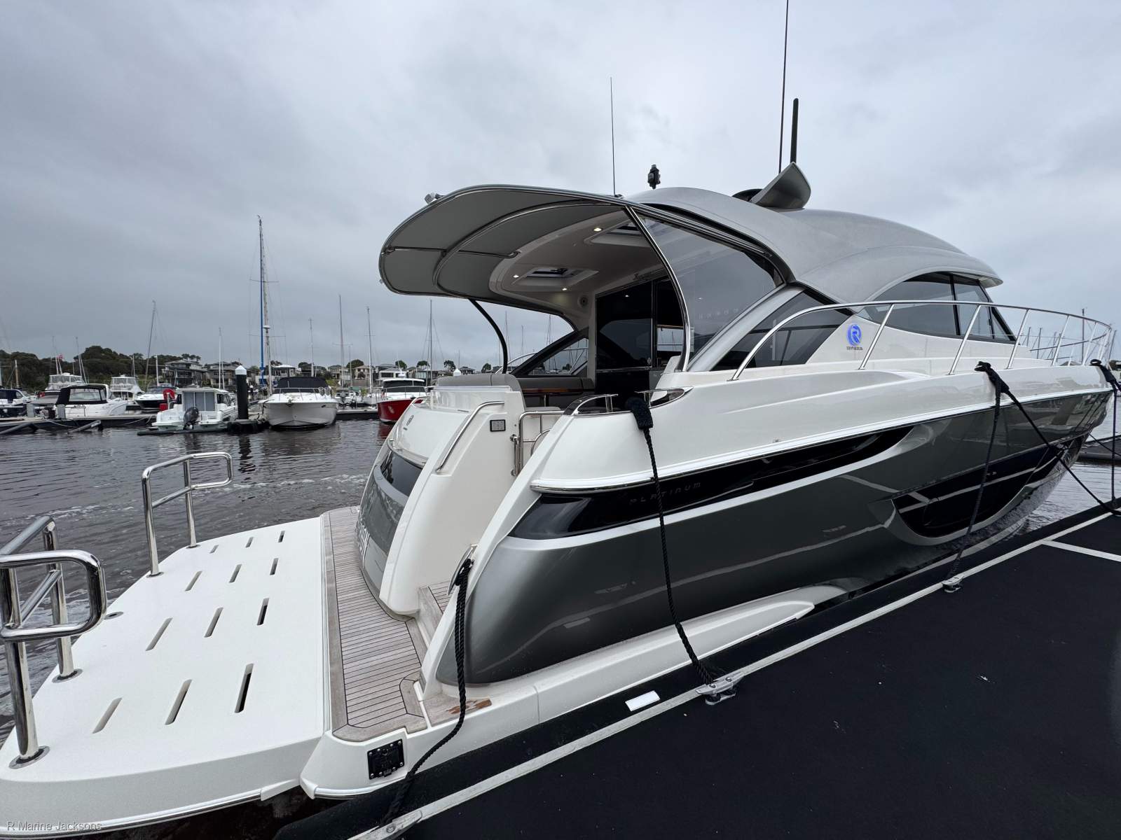 Riviera 4600 Sport Yacht Platinum Edition