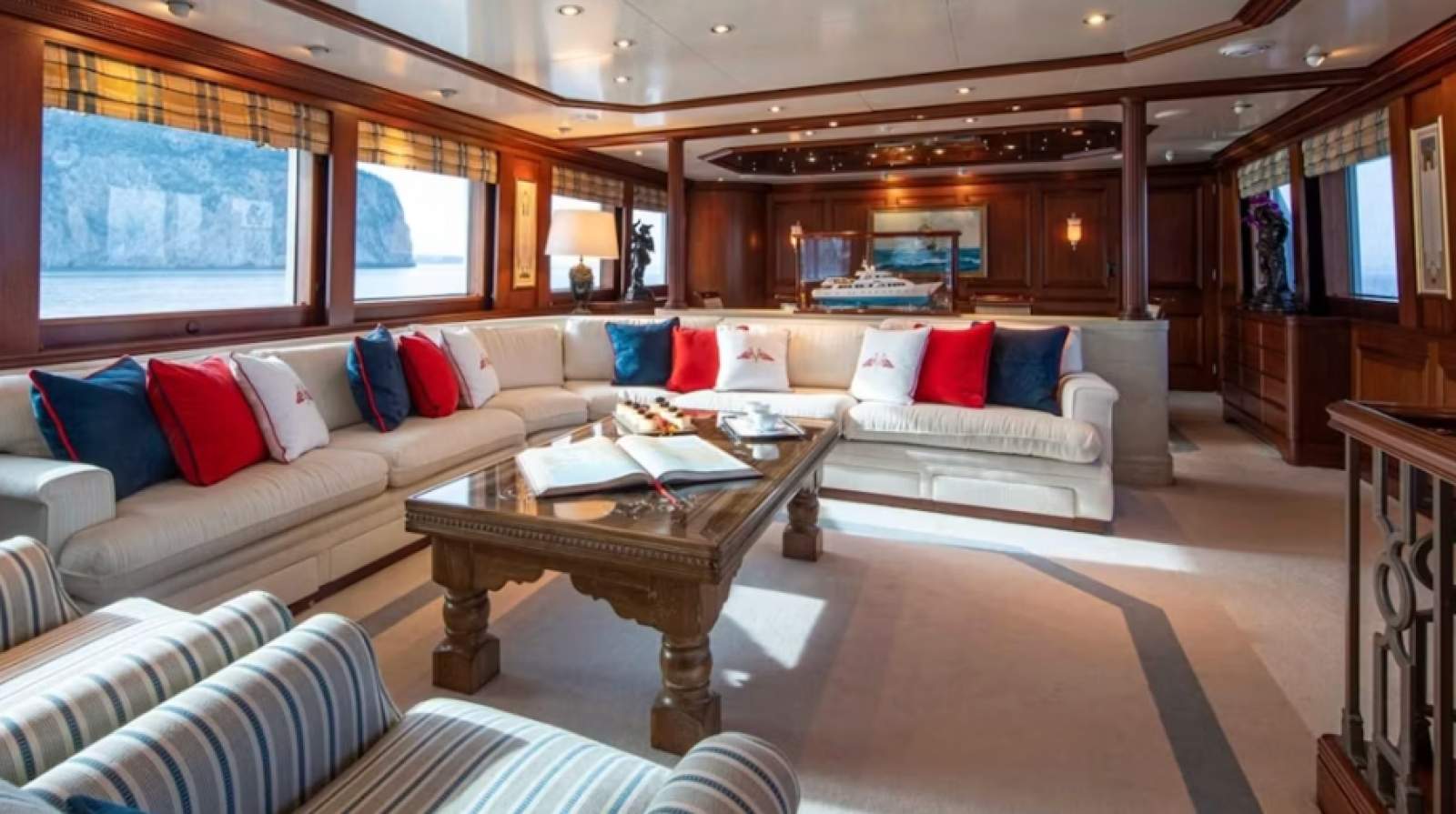 Feadship 38M