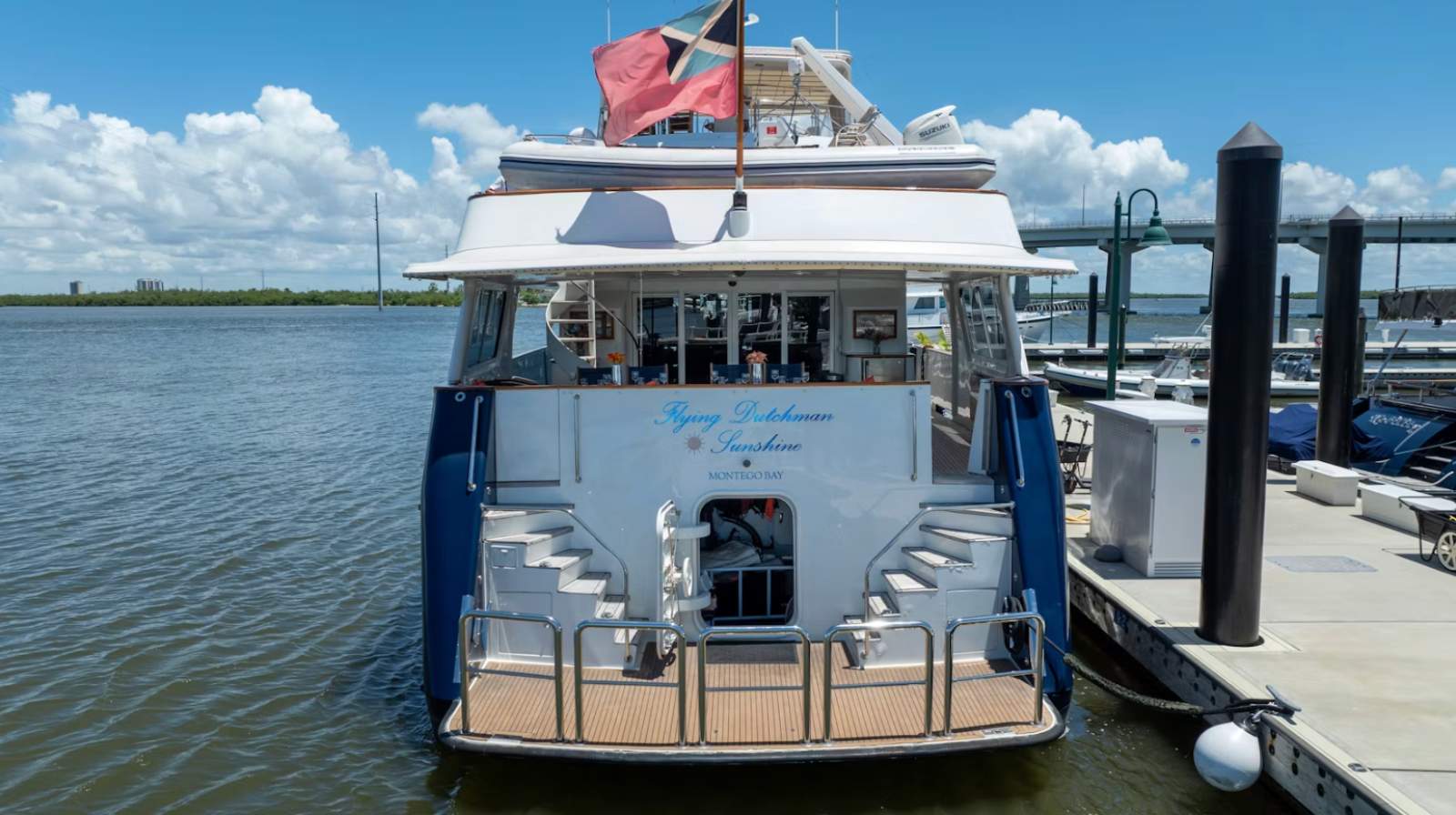 Lloyd 105 Motor Yacht