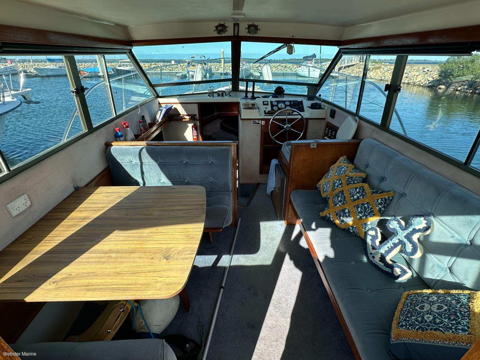 Riviera 30 Flybridge