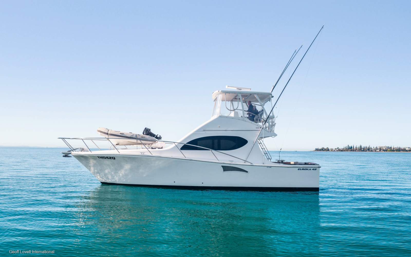 Eureka 42 Flybridge SERIOUSLY BUILT. SERIOUSLY CAPABLE.