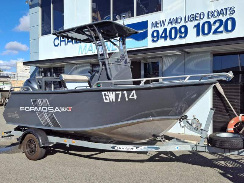 Formosa 525 SRT Centre Console With Yamaha 130HP 4-Stroke (98 Hours!)