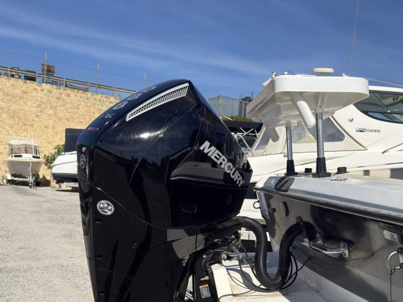 2025 model 200hp Mercury V6 motor with a very low 1hr