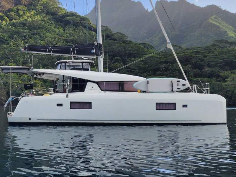 Lagoon 42 Owners Version