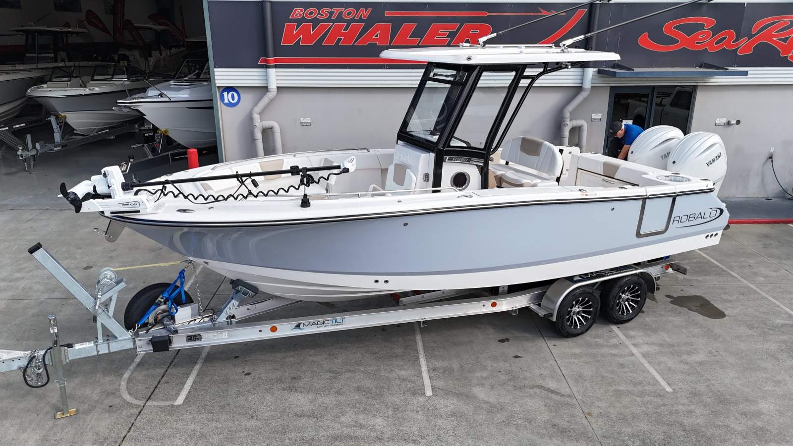 Robalo R250 Centre Console