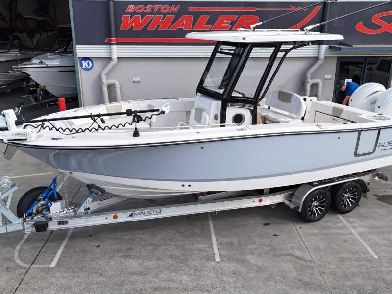 Robalo R250 Centre Console