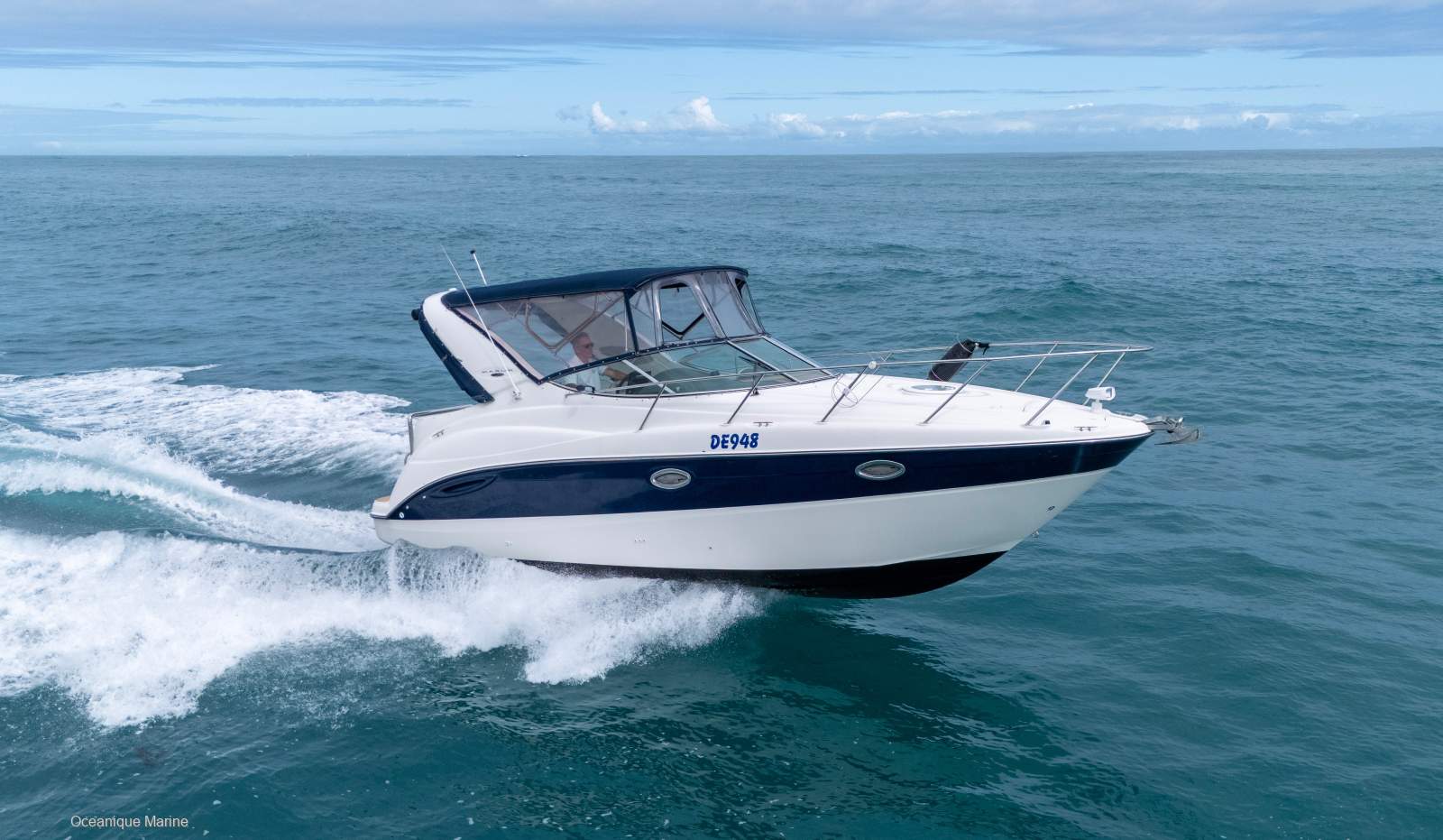 Maxum 2700 SE With pen at Mindarie Marina (If required)